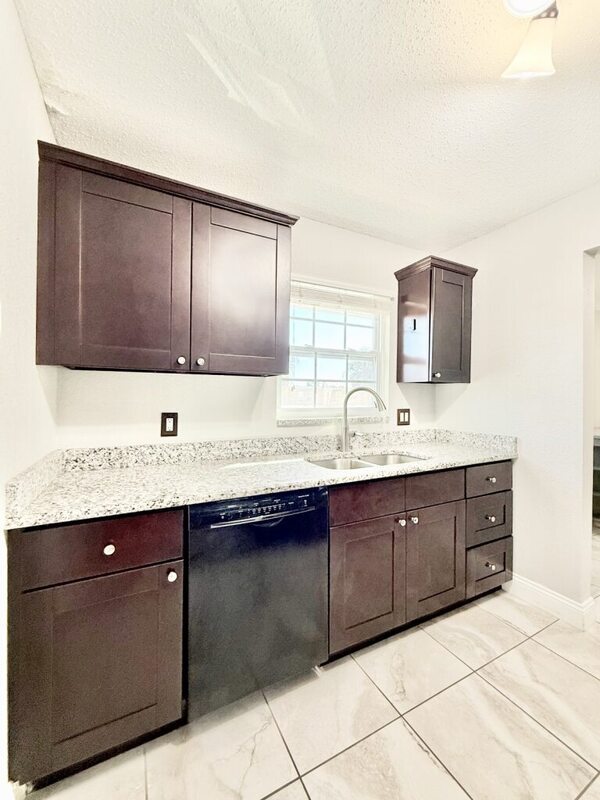 Building Photo - 200 Countryclub Drive - 808