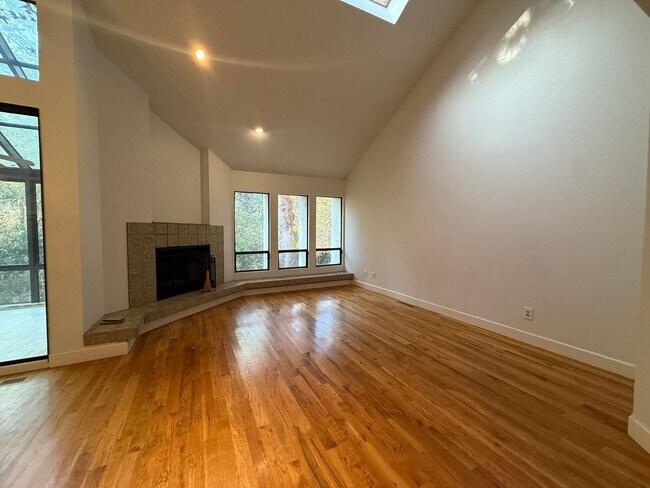 Building Photo - Santa Cruz Townhome Near UCSC! $500 off 1st month!