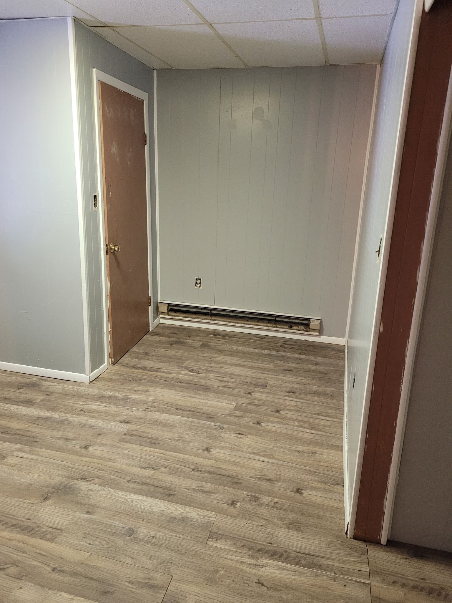 Den - View from Entry - store - 509 W Centre St