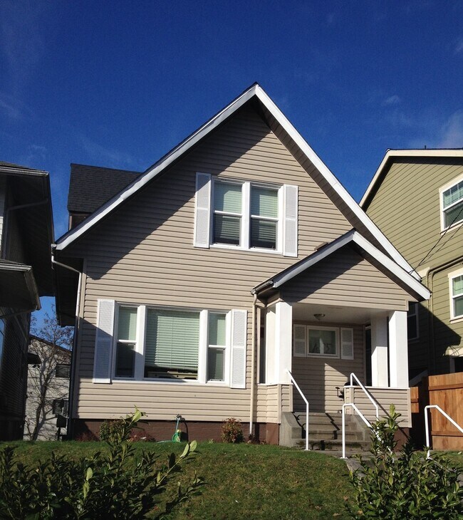 Building Photo - Washington House