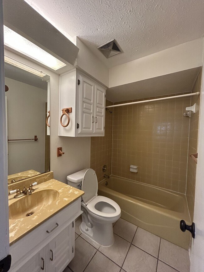 Building Photo - 16412 Lauder Ln