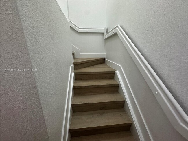 Building Photo - 8999 NW 107 Ct