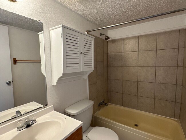 Building Photo - 3 bedroom 2 bathroom Single-wide available for rent in Farmington
