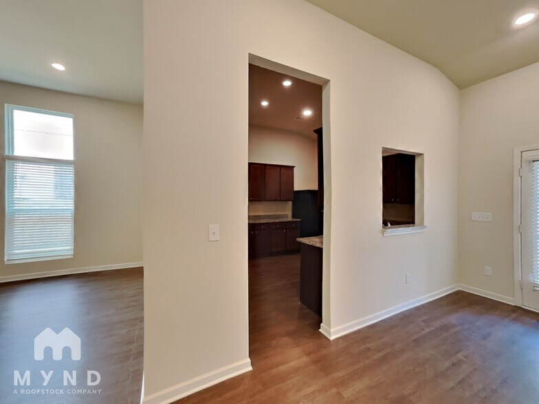 Building Photo - 803 Golden Bell Wy