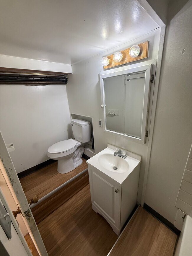 Building Photo - 4th Ave