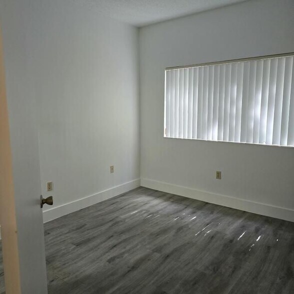 Building Photo - 2445 SW 18th Terrace