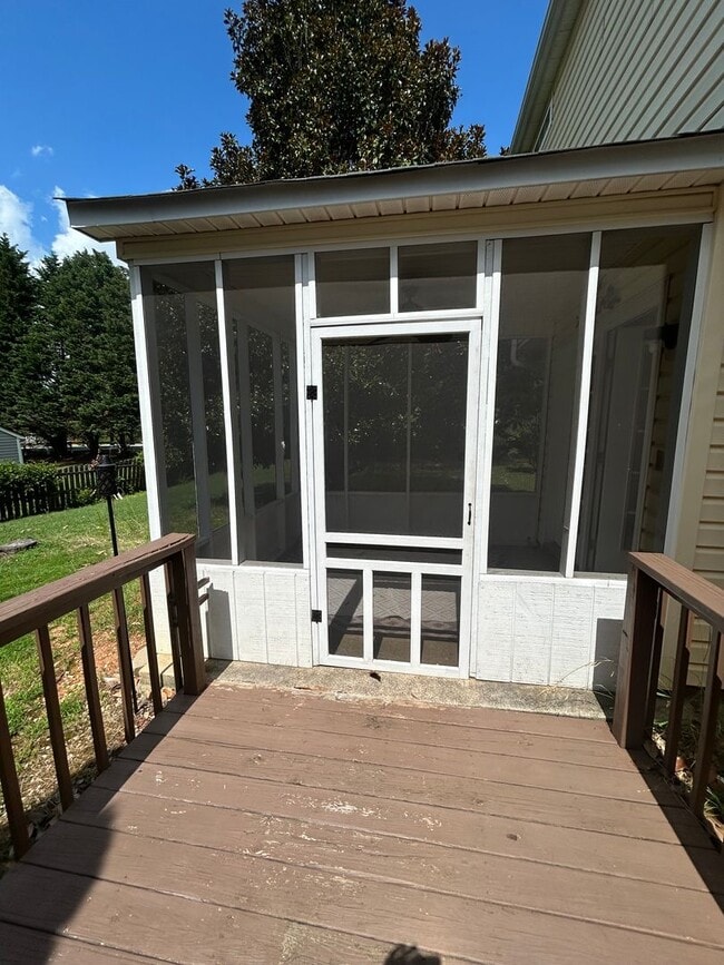 Building Photo - Simpsonville, SC 3BD/2.5BA Plus Bonus, 170...