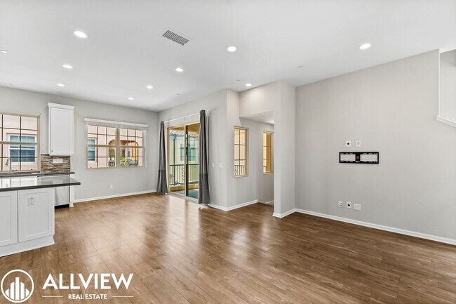 Building Photo - Your Next Home Awaits – Beautiful 3-Bedroom Irvine Townhome