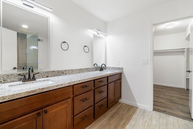 Building Photo - Luxury Living in the Heart of McCormick Ranch!