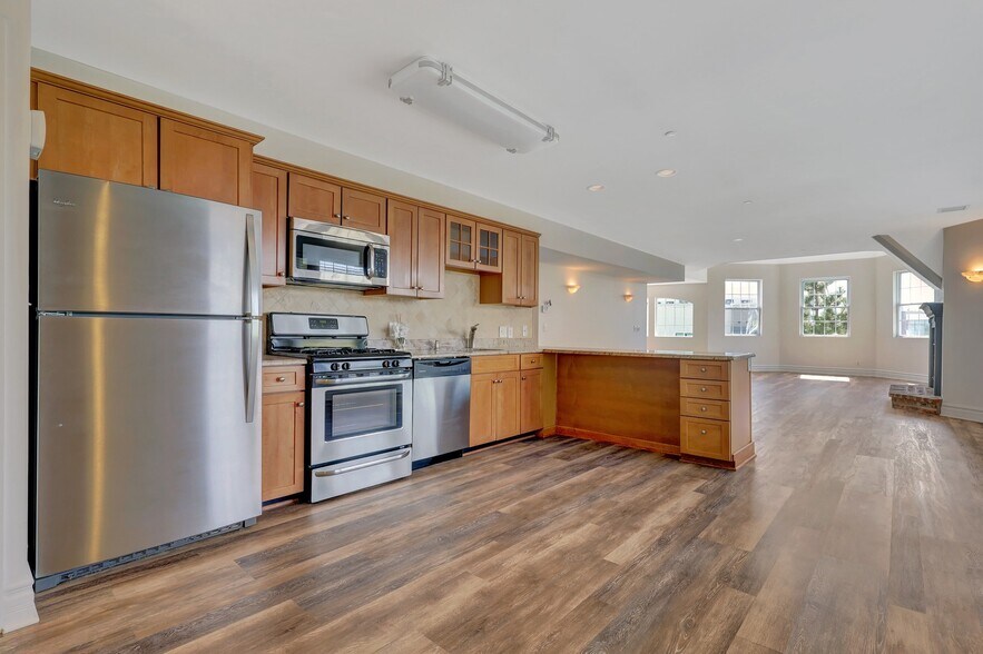 Building Photo - 170 Undercliff Ave