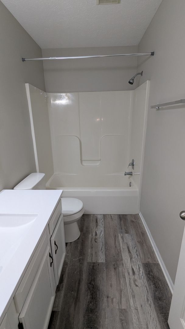 Building Photo - 873 Kerns Dr NE