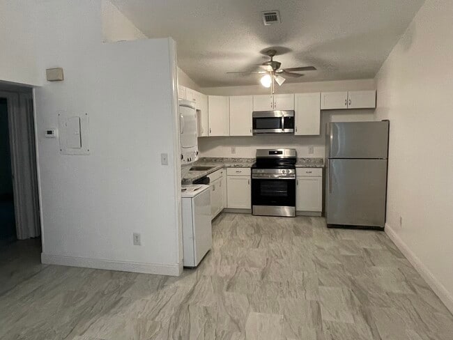 Building Photo - 6831 Tiki Ln