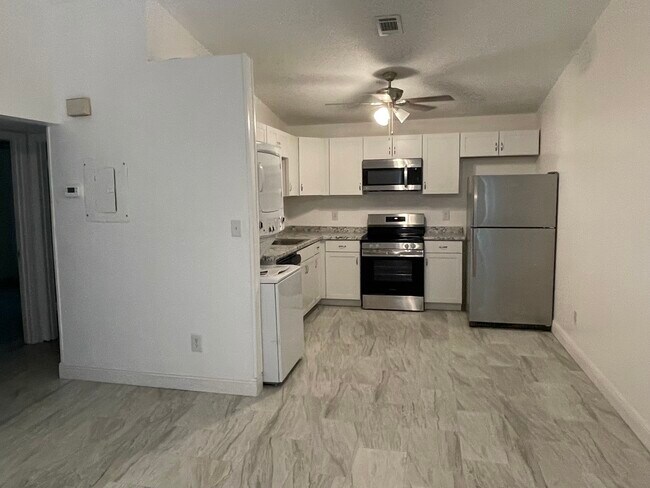 Building Photo - 6832 Tiki Ln