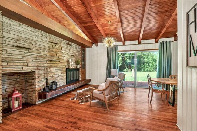 Primary Photo - Beautiful Mid Century Ranch North of WSU o...