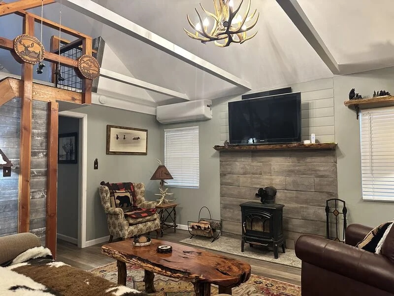 Building Photo - 938 W Apache Ln