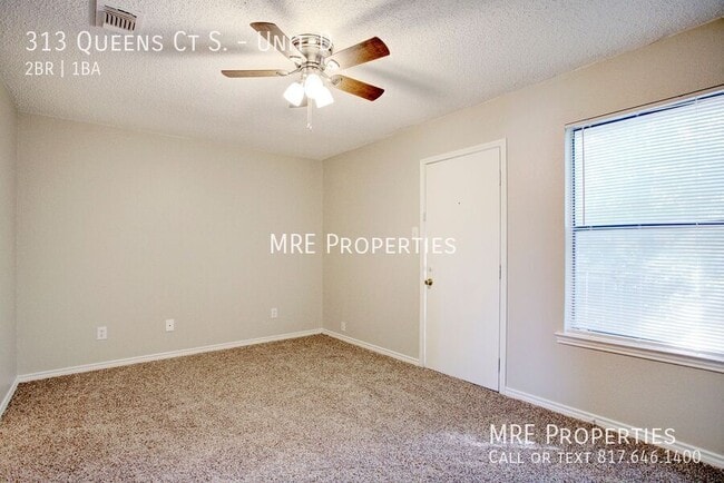 Building Photo - 313 Queens Ct S