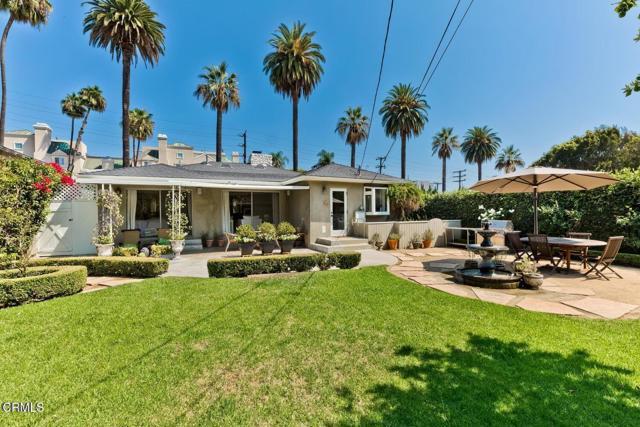 Building Photo - 807 N Doheny Dr