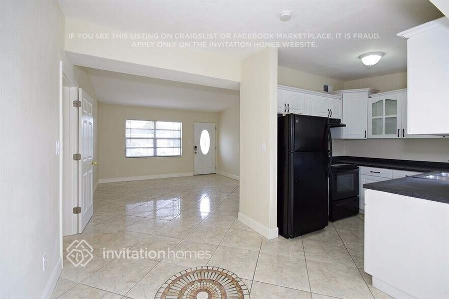 Building Photo - 7034 Pender Way