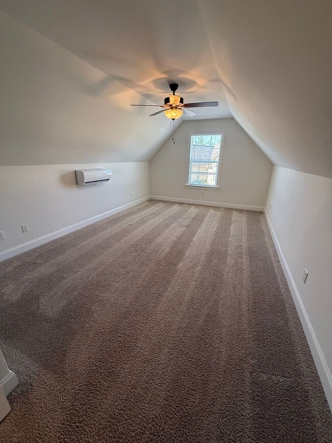 Building Photo - Townhouse for Rent in Hixson