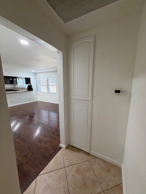 Building Photo - 176 Bethune Way