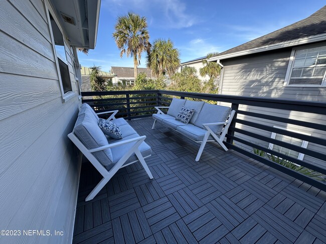 Building Photo - 187 19th St N