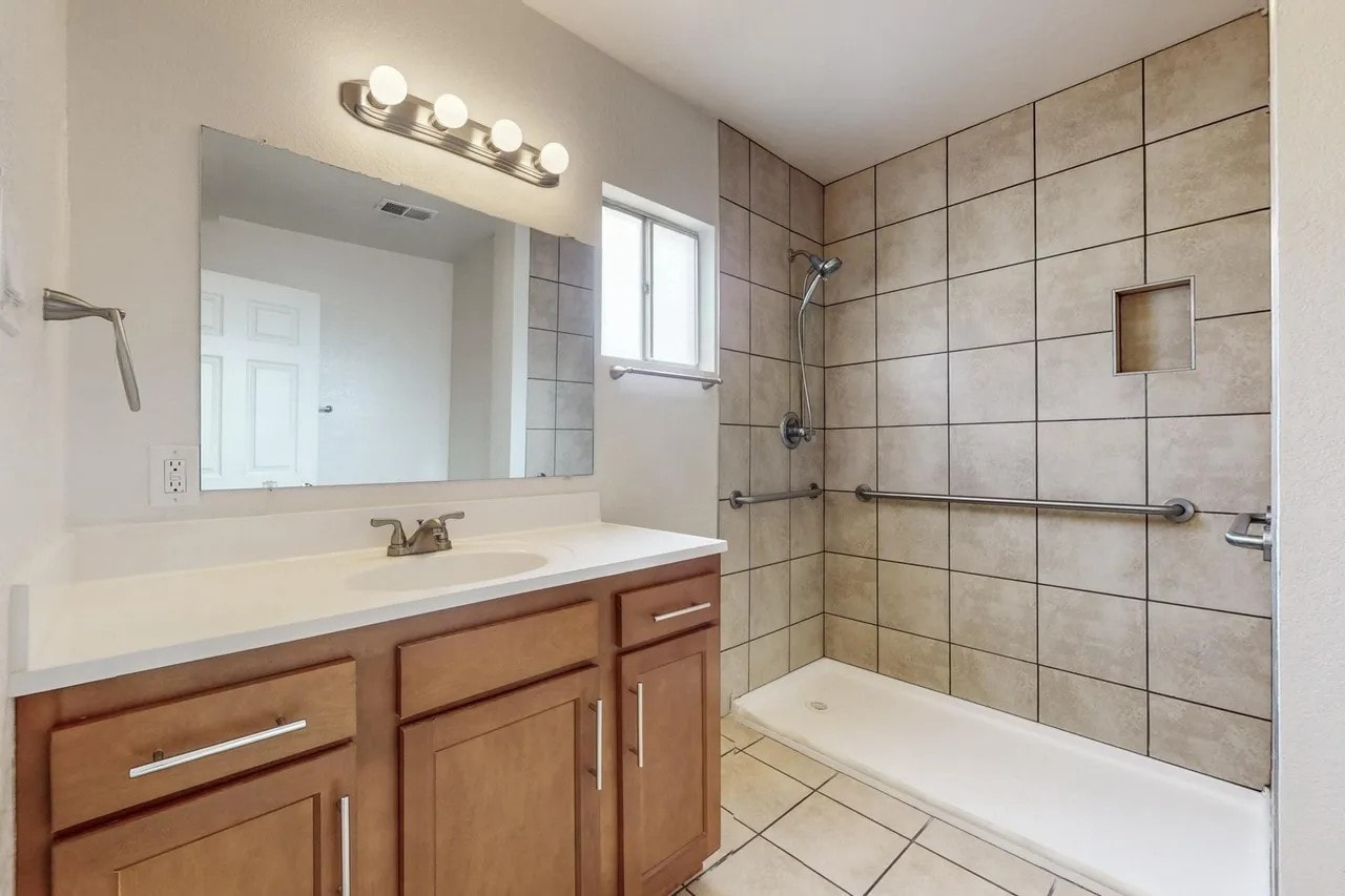 Building Photo - 1505 Walter St SE