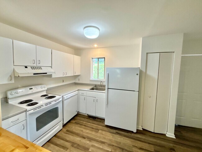 Building Photo - Khare Duplex