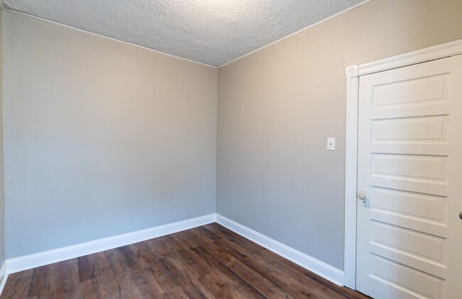 Building Photo - Newly remodeled 3 bedroom Grays Ferry Area