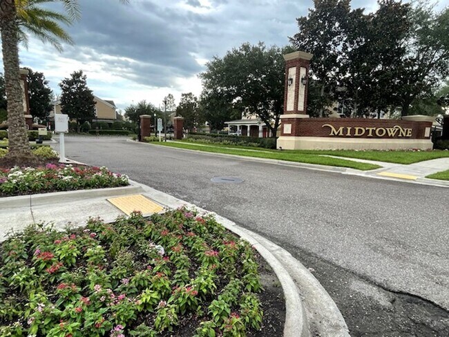 Building Photo - Midtowne