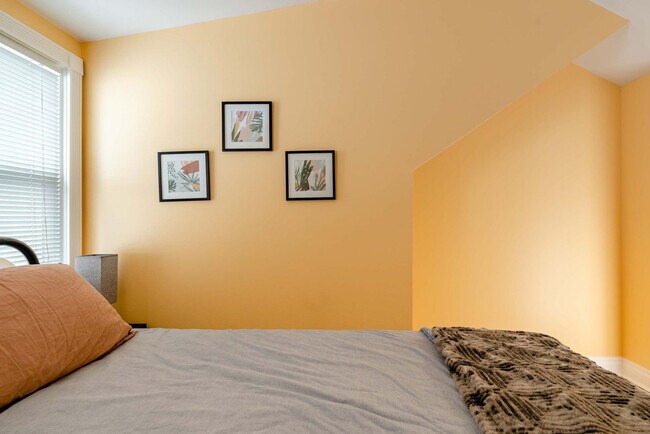 Building Photo - 4004 SE Division St