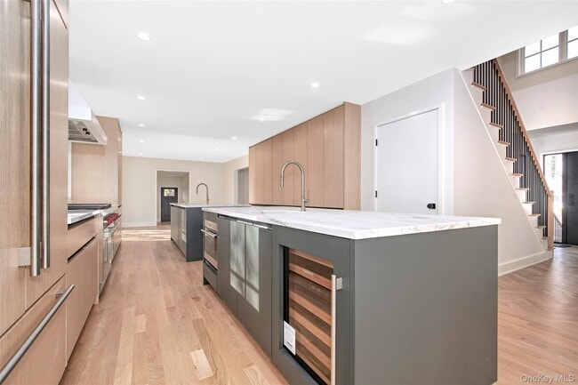 Building Photo - 2 Myrtledale Rd