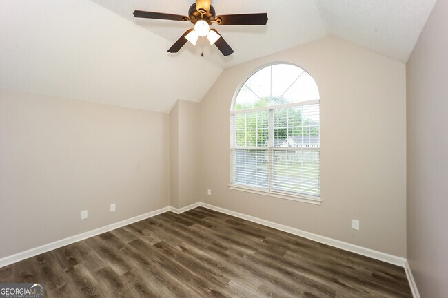 Building Photo - 130 Woodlake Dr
