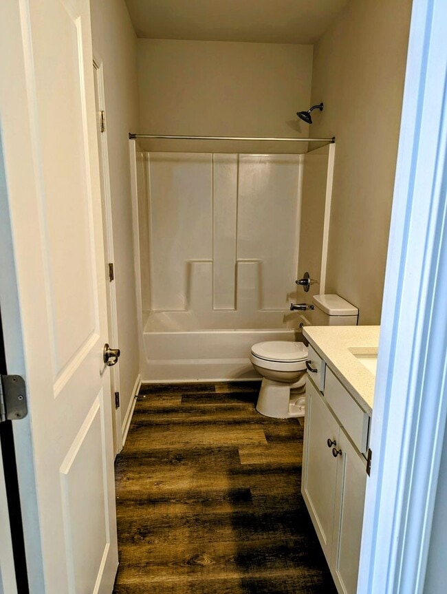 Building Photo - Beautiful 2 Bedroom 2 Bath off of Meriweather Road.