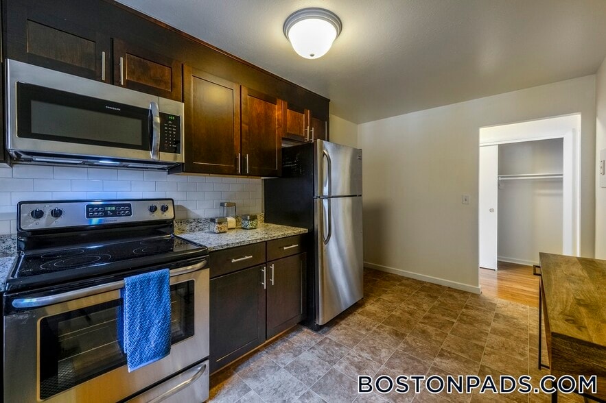 Building Photo - 8 Captain Parker Arms