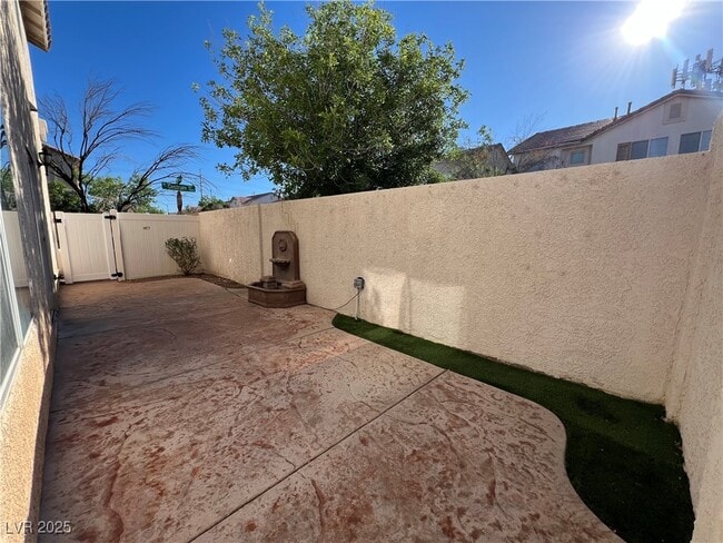 Building Photo - 7195 Cestrum Rd
