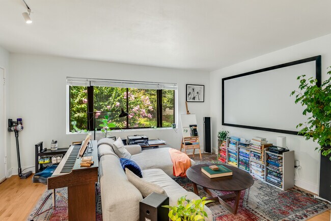 Lots of natural light! - 96 Ardmore Pl NW