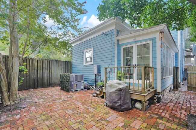 Building Photo - Savannah