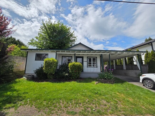 Building Photo - Sweet Home on Spring Street! 2 Bed, 1 Bath w/ Fenced Yard & Carport!