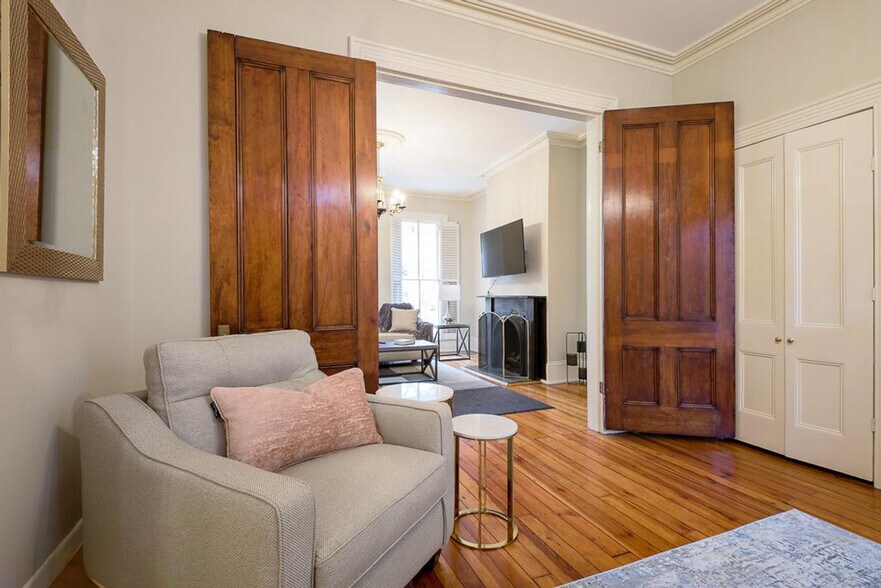 Building Photo - 27 3rd St NE