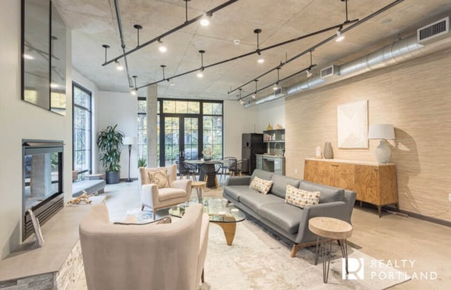 Building Photo - Studio Condo Available in the Pearl's Stre...