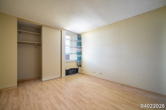 Building Photo - $2600 / 2 Bed/ 2 Bath/ 1 Parking SALT LAKE
