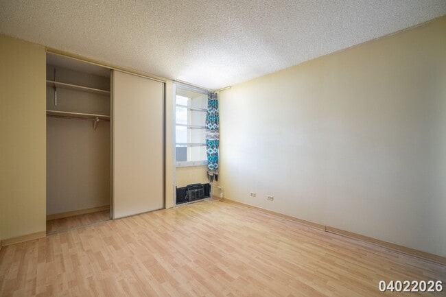 Building Photo - SALT LAKE 2 Bed 2 Bath 1 Parking