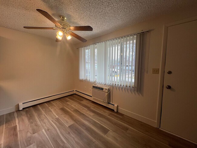 Building Photo - 10th Street Square Apartments