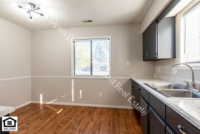 Building Photo - 4934-4936 Vermont Ln