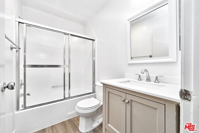 Building Photo - 326 S Manhattan Pl