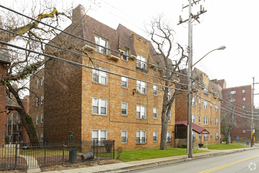 Building Photo - Thames Manor