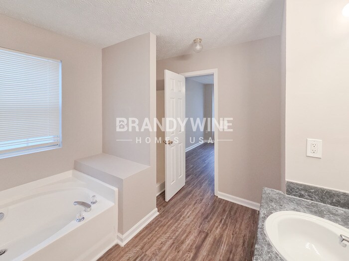 Building Photo - 5260 Tussahaw Crossing