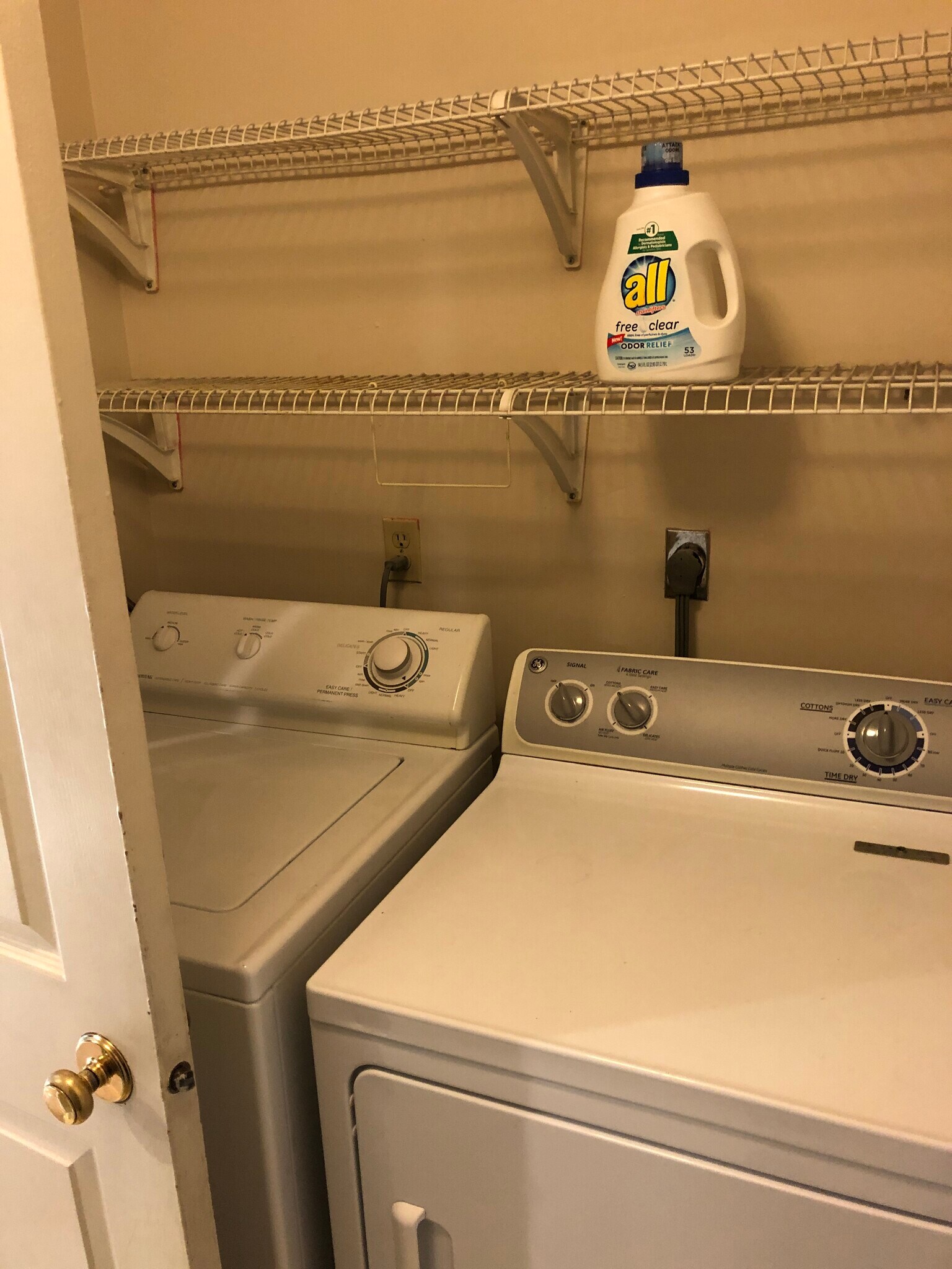 1st floor laundry - 11117 Jardin Pl