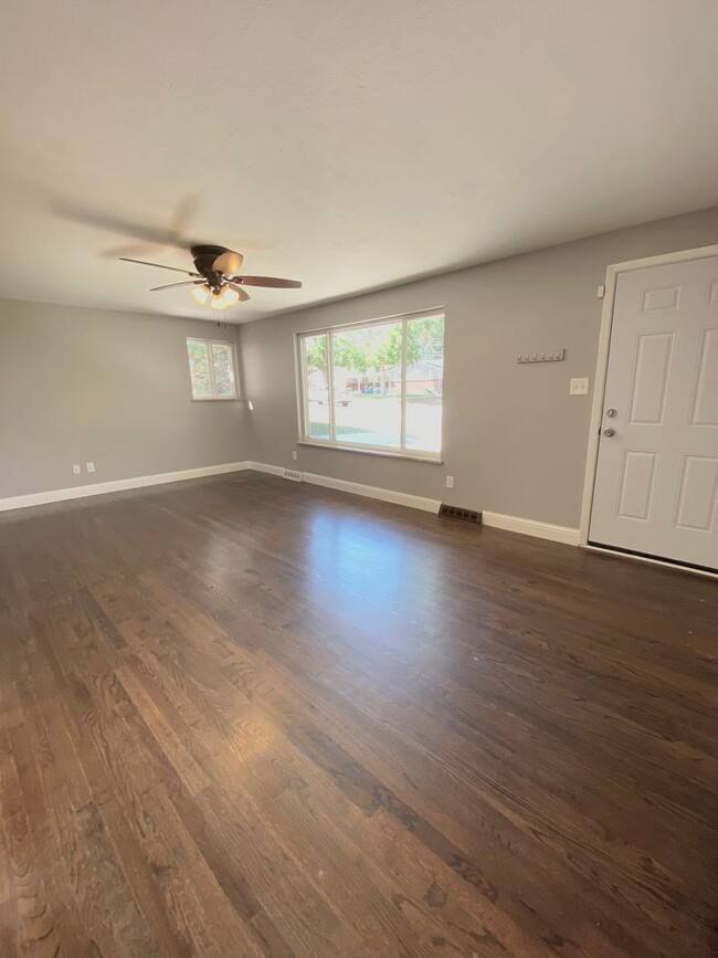 Building Photo - Spacious & Updated Home in Lakewood!-Open ...