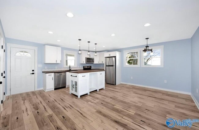 Building Photo - 3904 Cypress Ave SW